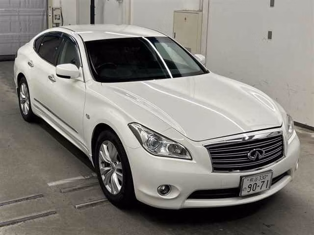 NISSAN FUGA
