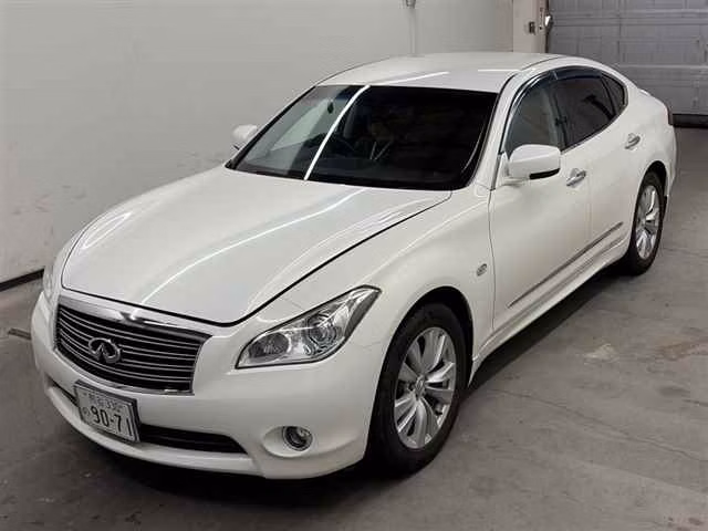 NISSAN FUGA