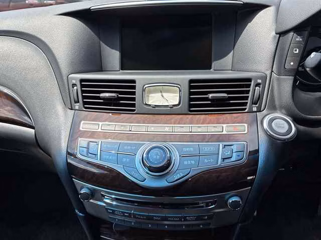 NISSAN FUGA