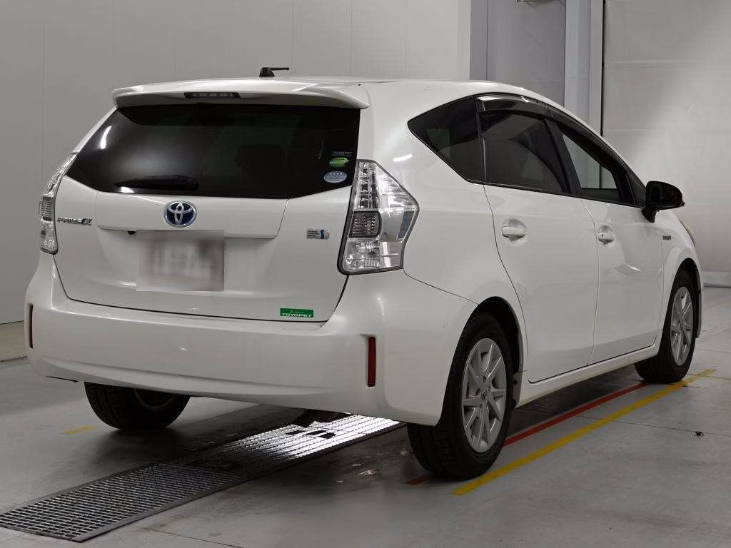TOYOTA PRIUS ALPHA