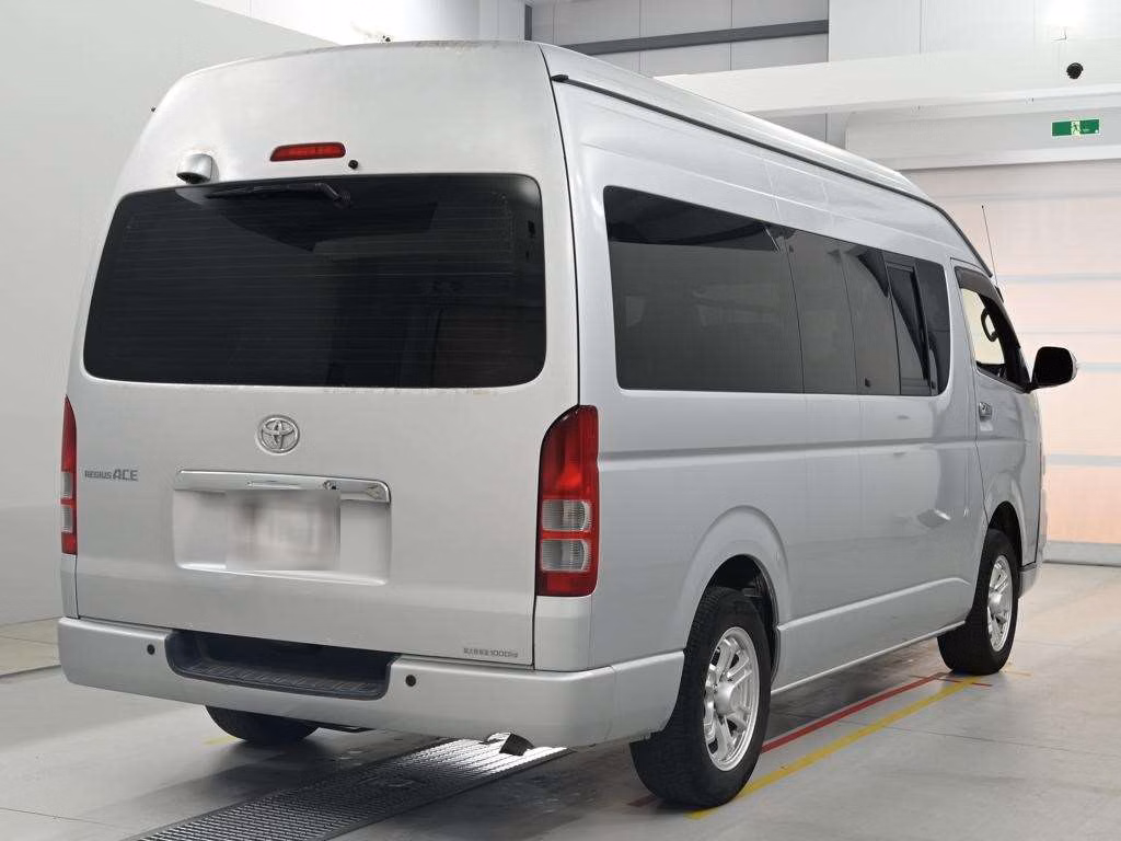 TOYOTA REGIUS ACE