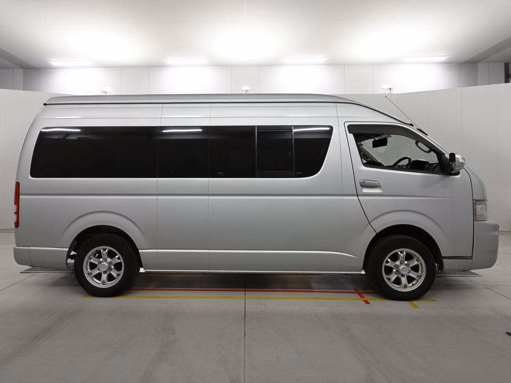 TOYOTA REGIUS ACE