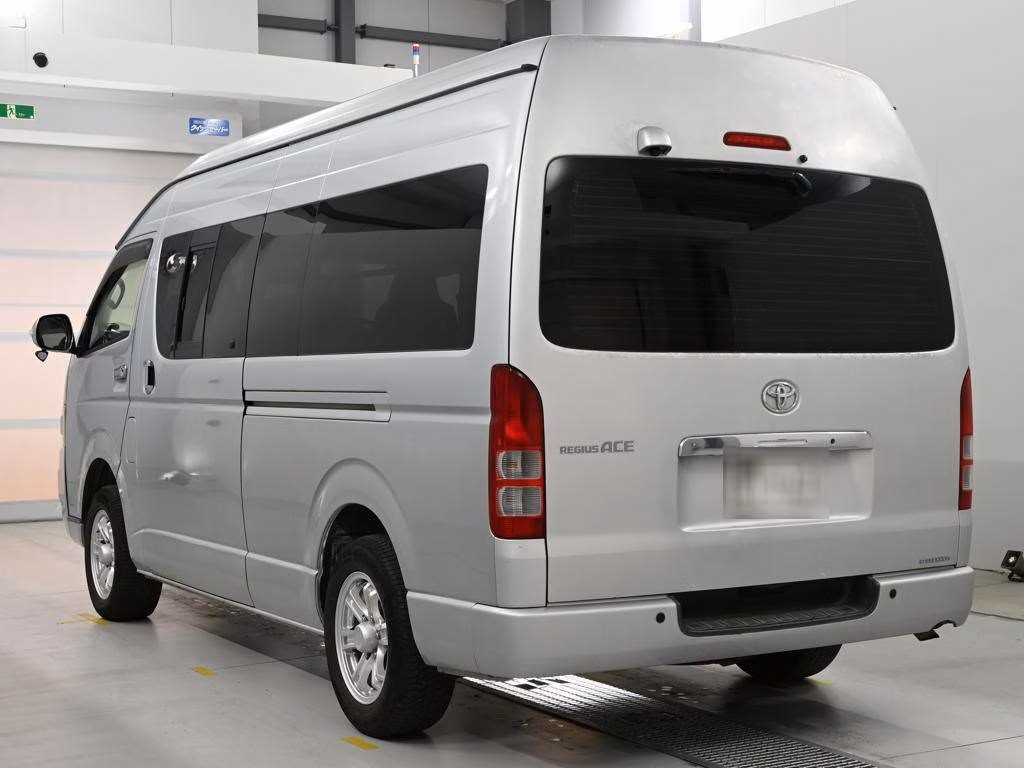 TOYOTA REGIUS ACE