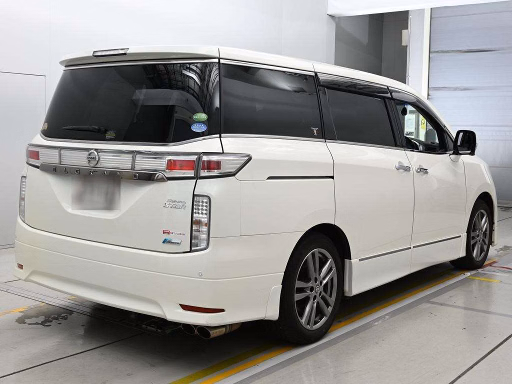 NISSAN ELGRAND