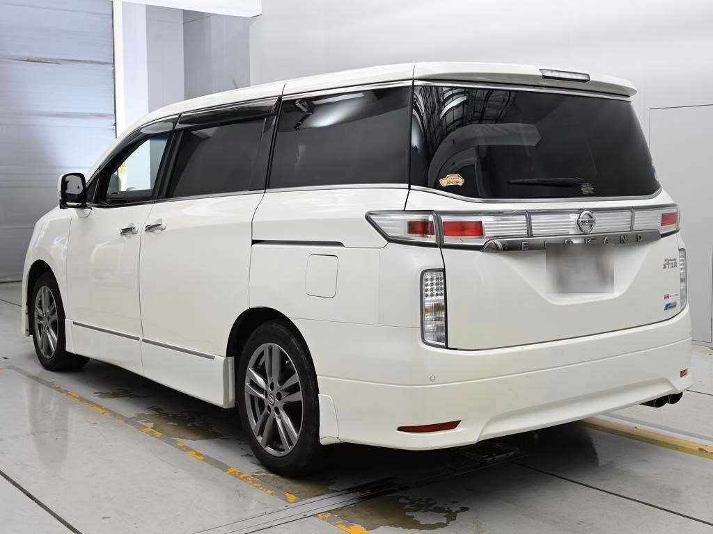 NISSAN ELGRAND