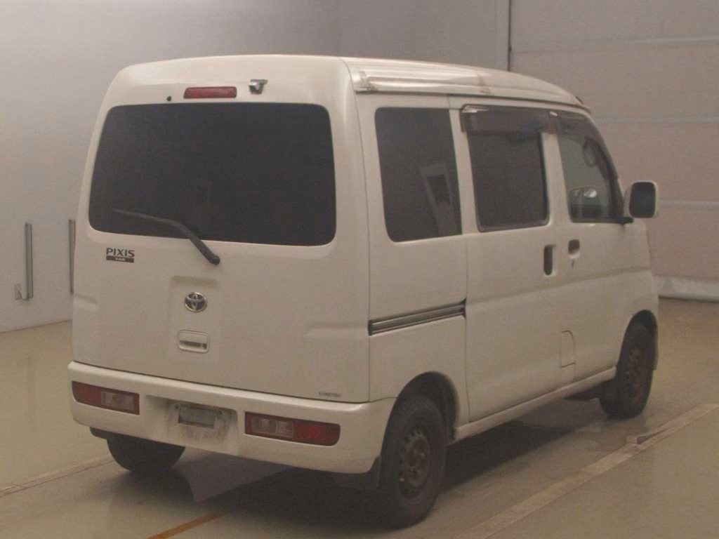 TOYOTA PIXIS VAN