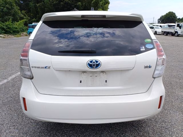TOYOTA PRIUS ALPHA