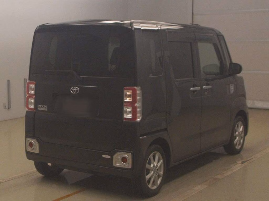 TOYOTA PIXIS MEGA