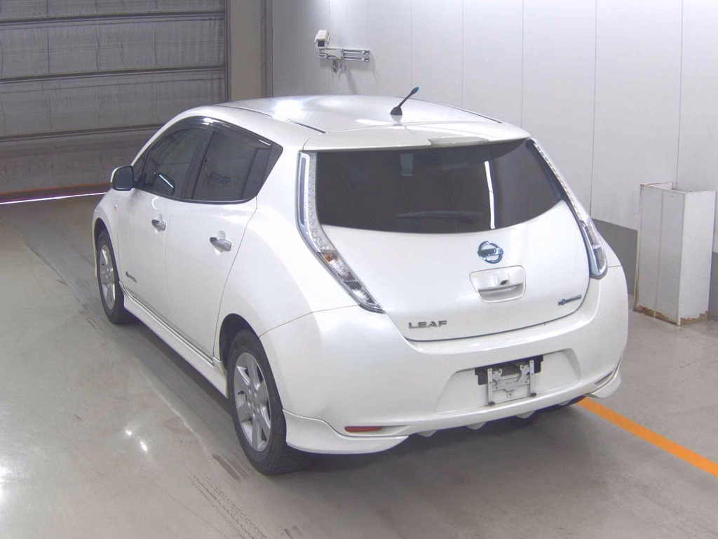 NISSAN LEAF