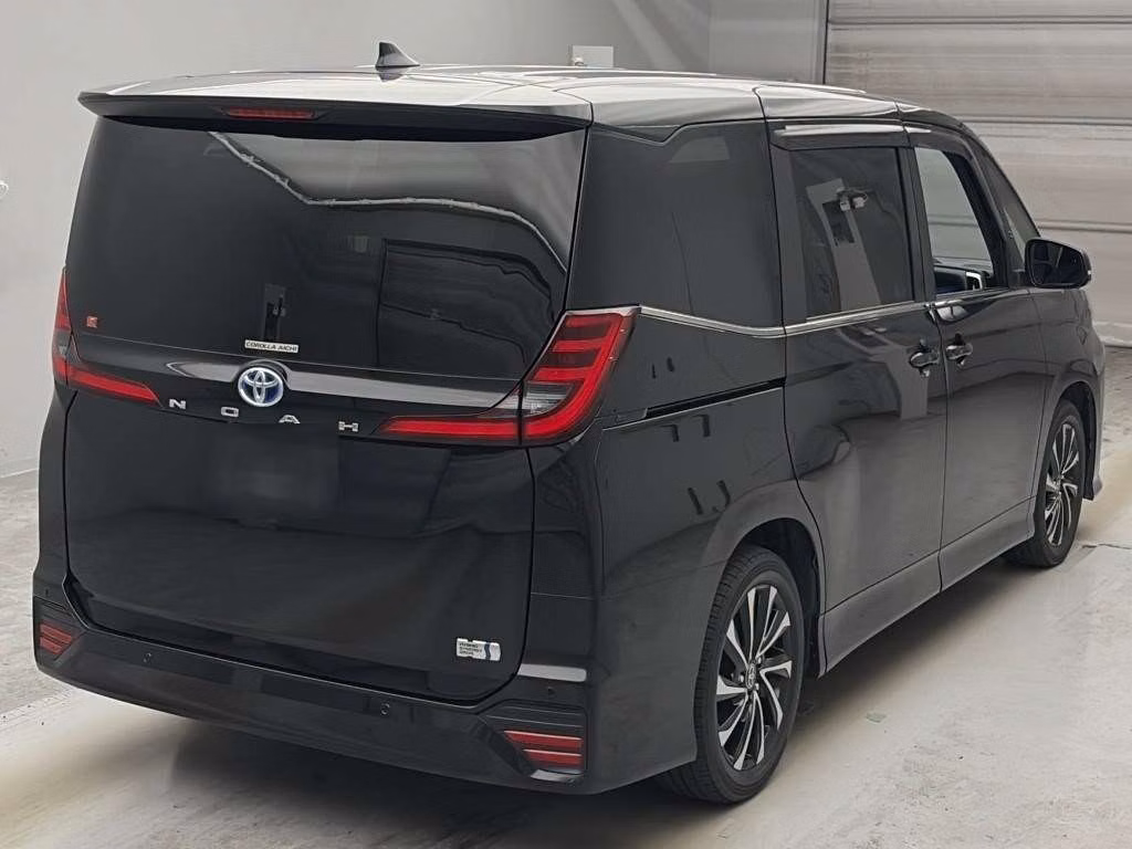 TOYOTA NOAH