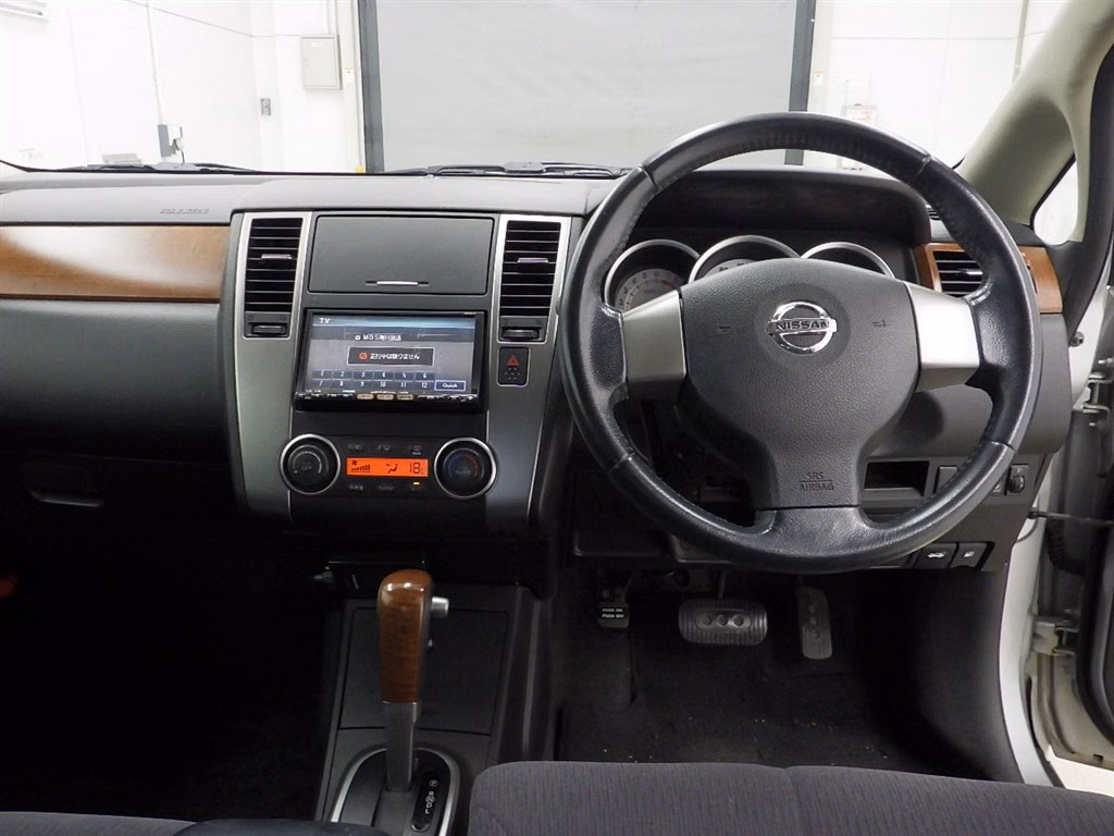 NISSAN TIIDA LATIO