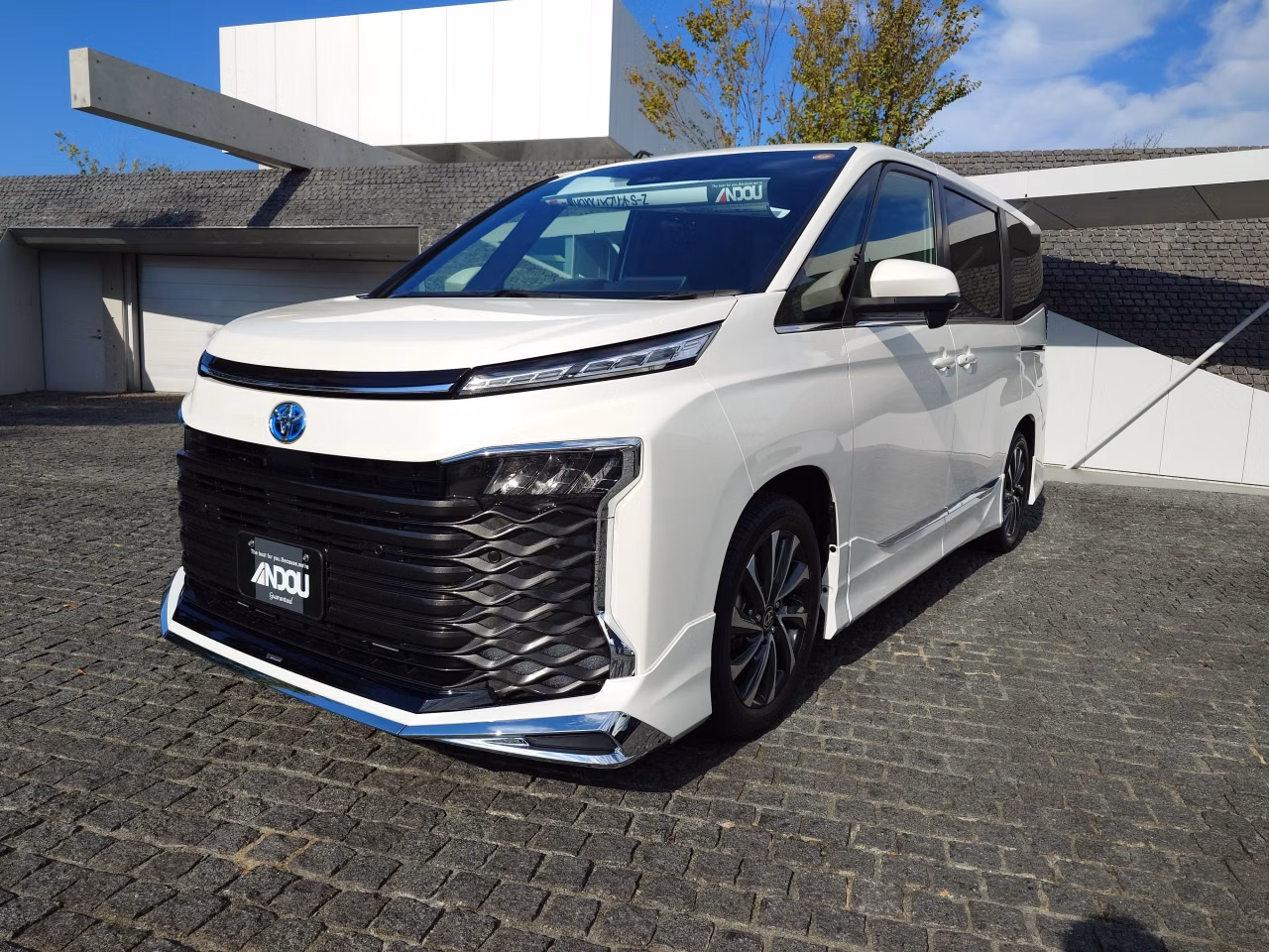 TOYOTA VOXY