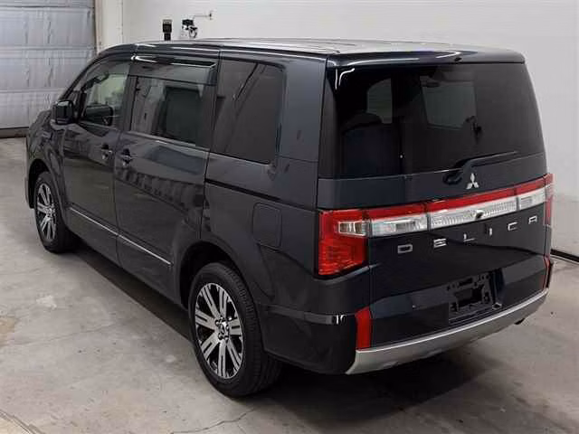 MITSUBISHI DELICA D:5