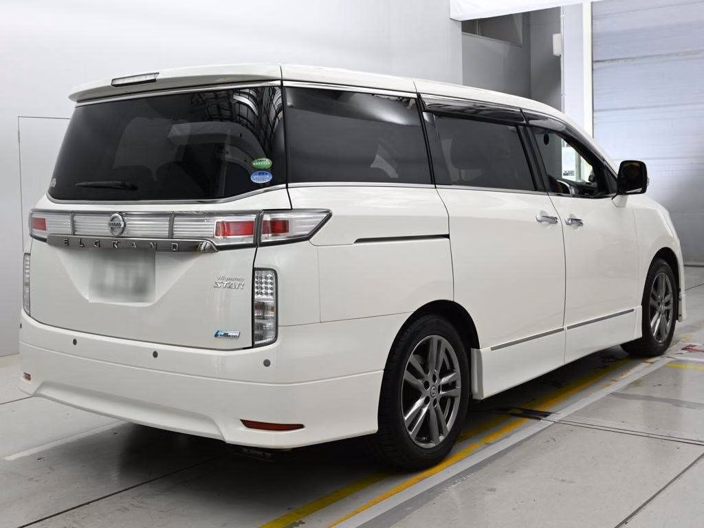 NISSAN ELGRAND