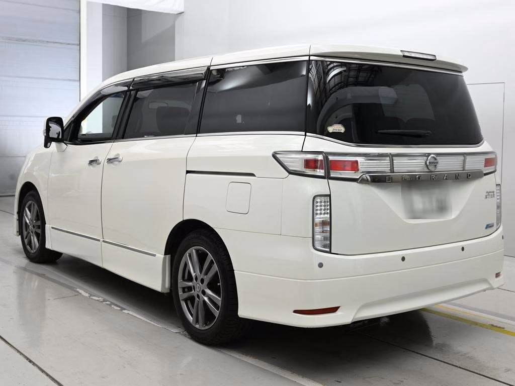 NISSAN ELGRAND