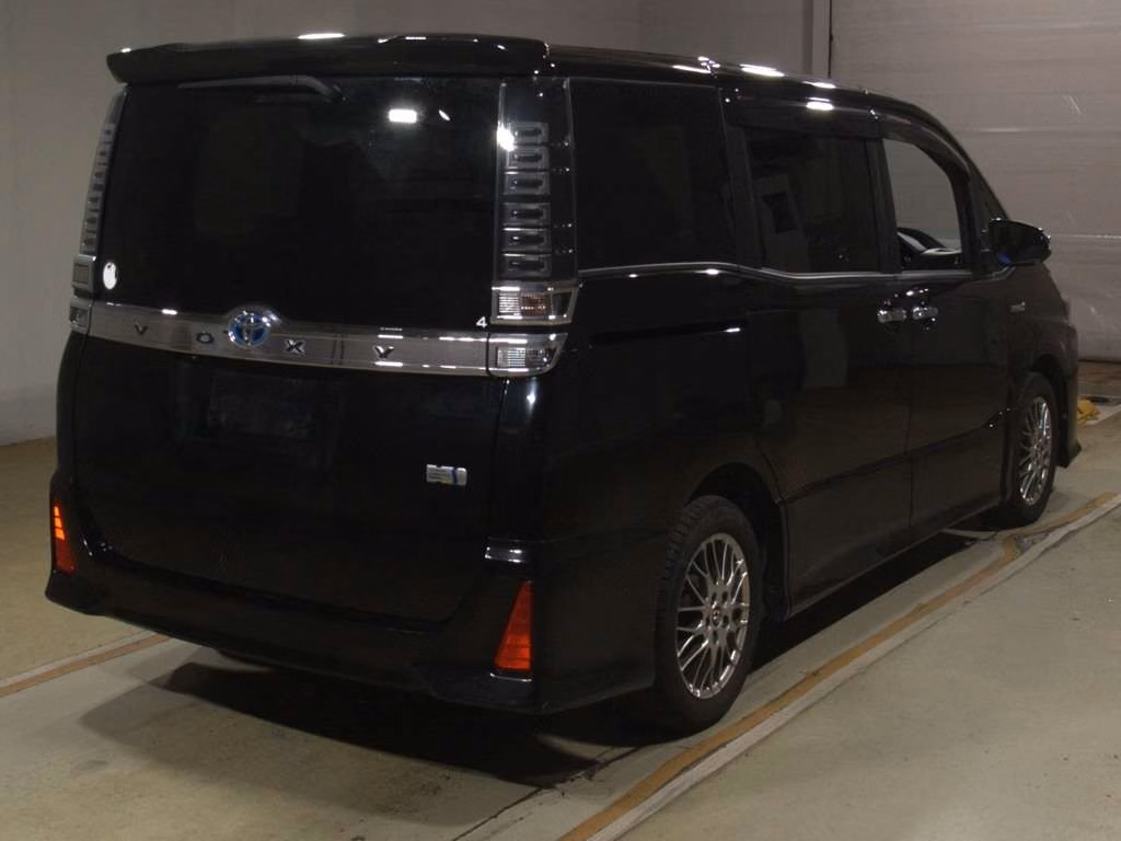 TOYOTA VOXY