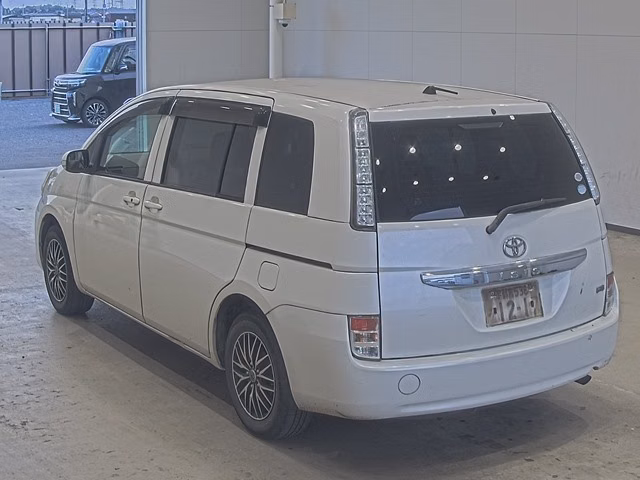 TOYOTA ISIS