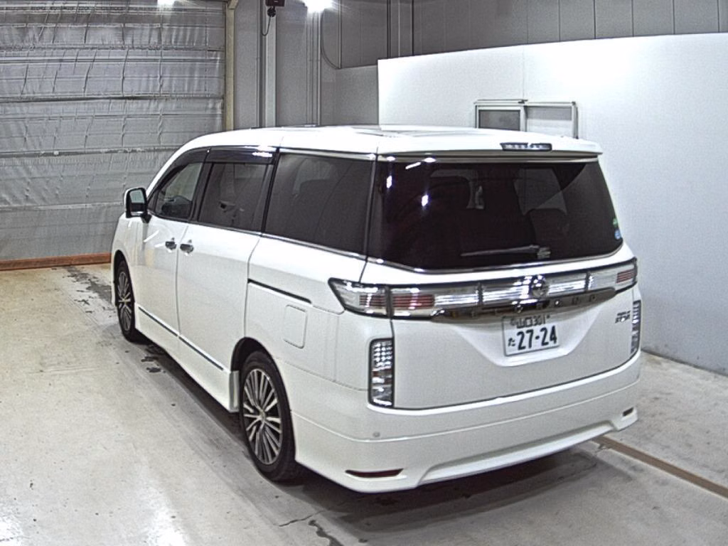 NISSAN ELGRAND
