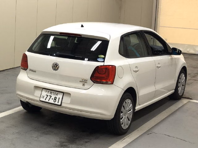 VOLKSWAGEN POLO