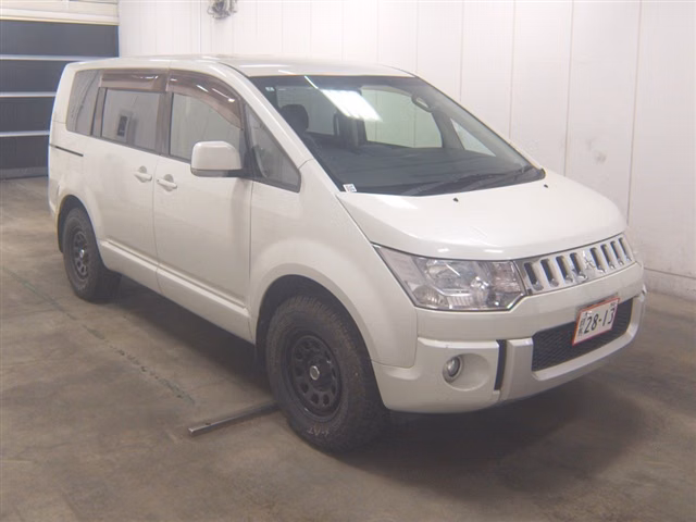 MITSUBISHI DELICA D:5