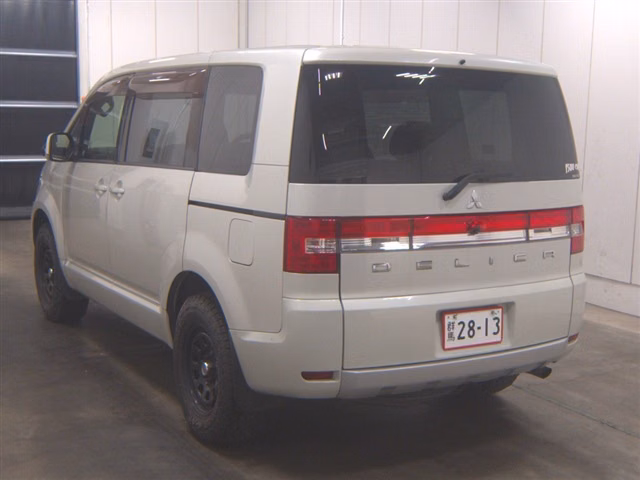 MITSUBISHI DELICA D:5