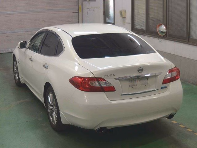 NISSAN FUGA