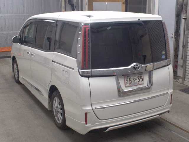 TOYOTA NOAH
