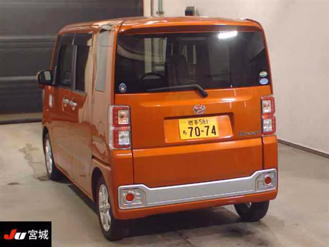 DAIHATSU WAKE
