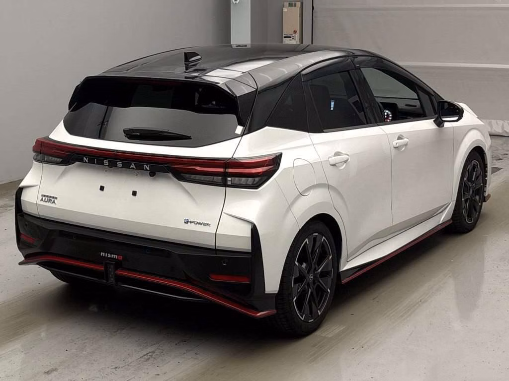 NISSAN AURA