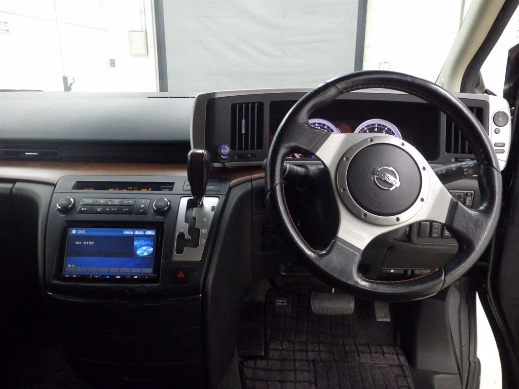 NISSAN ELGRAND