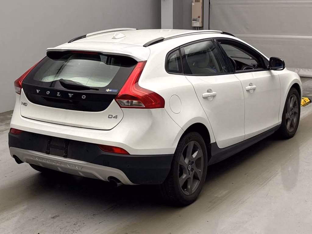 VOLVO V40