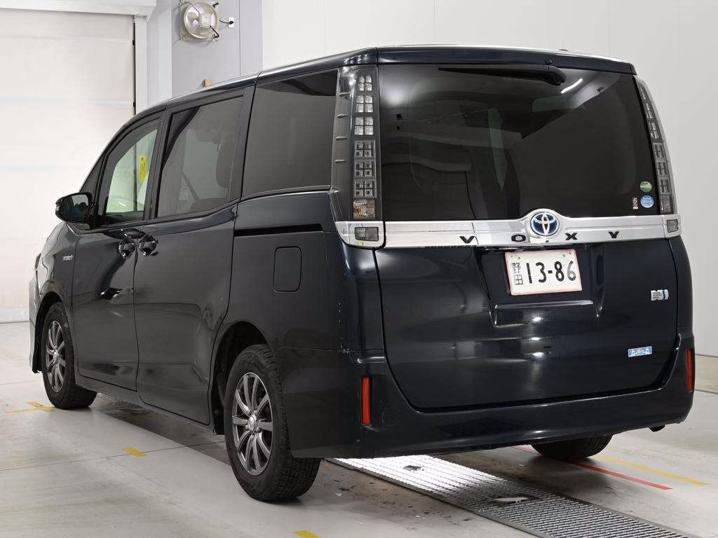 TOYOTA VOXY