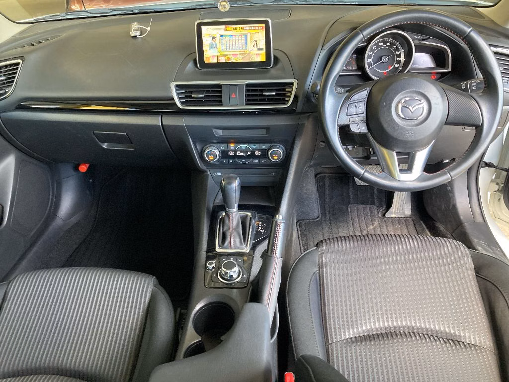 MAZDA AXELA