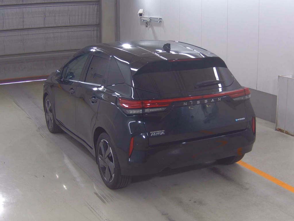 NISSAN AURA