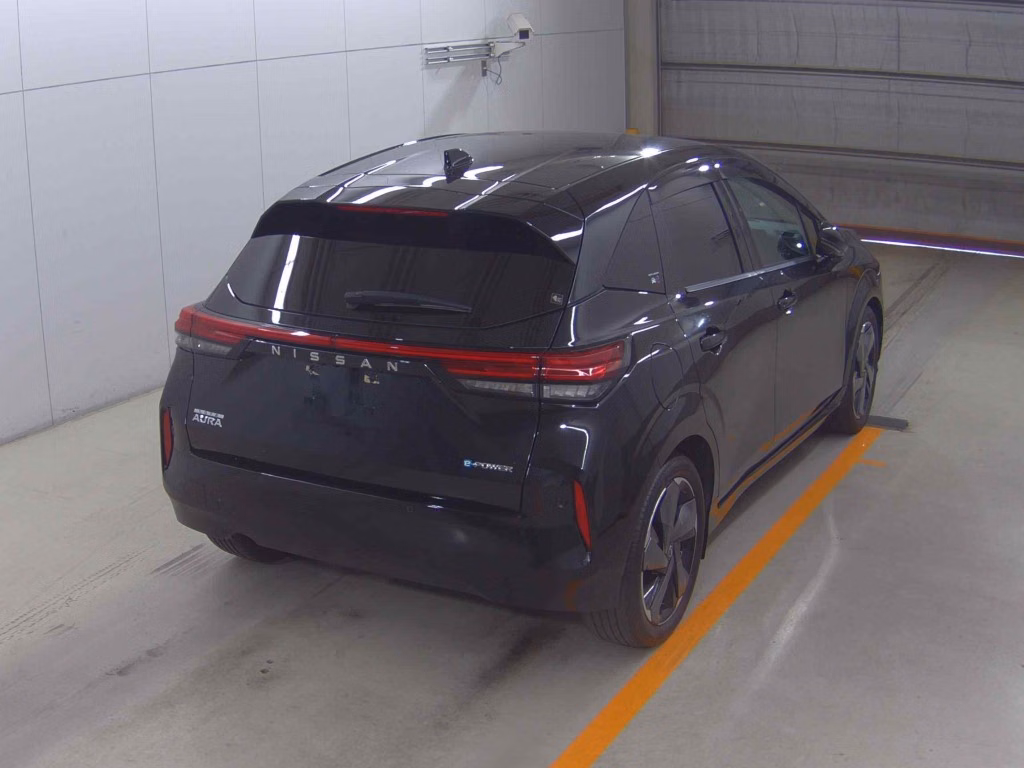 NISSAN AURA