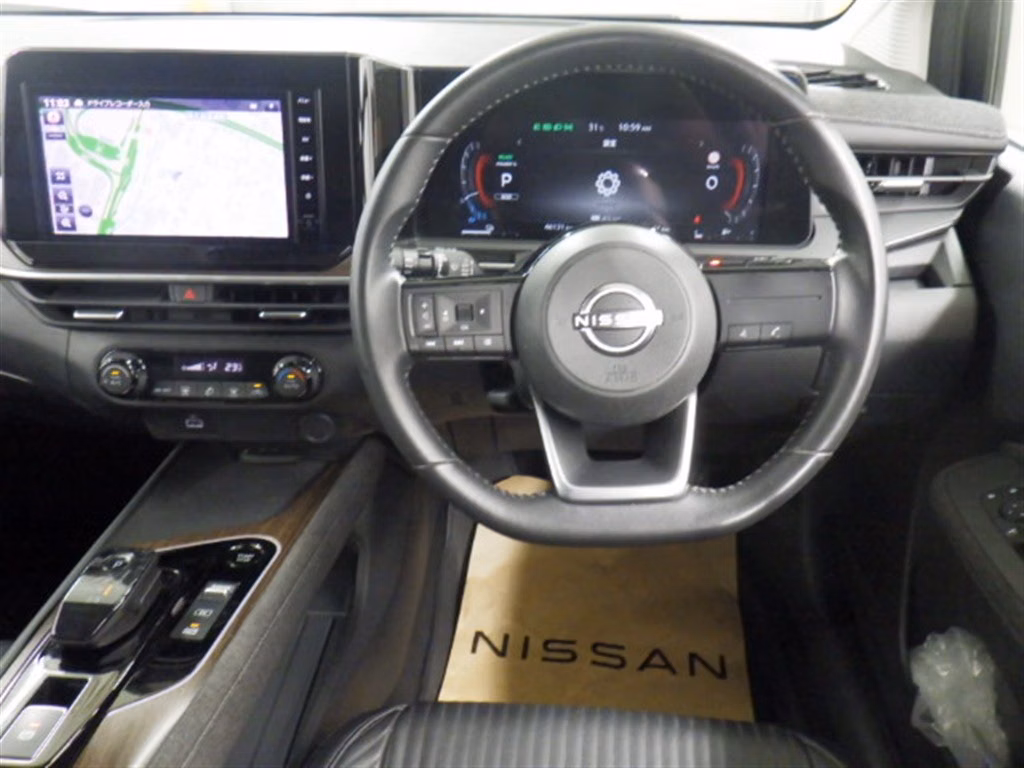NISSAN AURA