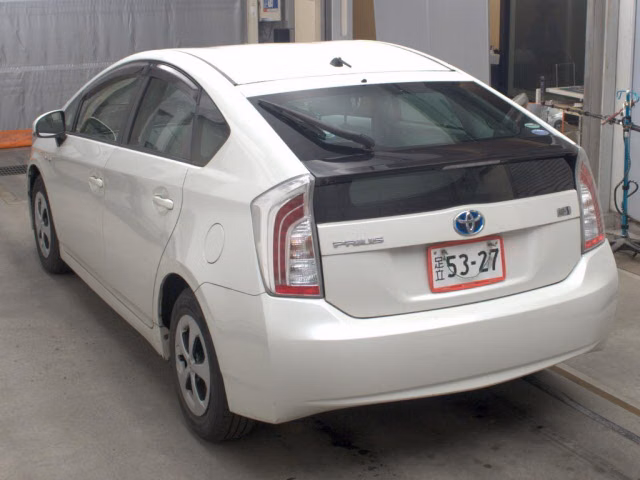 TOYOTA PRIUS
