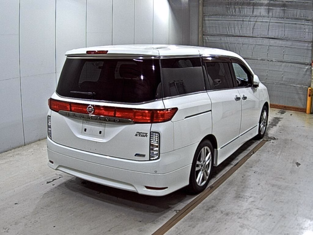 NISSAN ELGRAND