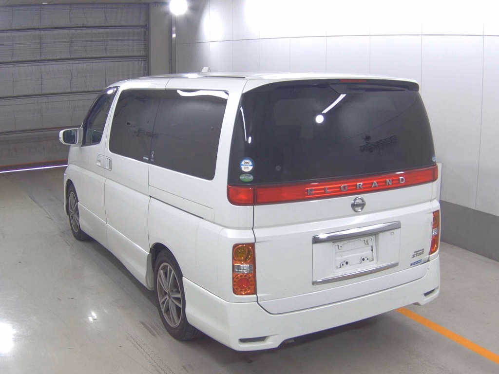 NISSAN ELGRAND