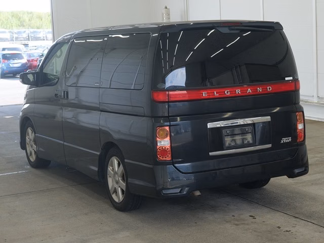 NISSAN ELGRAND