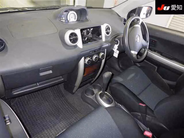 TOYOTA IST