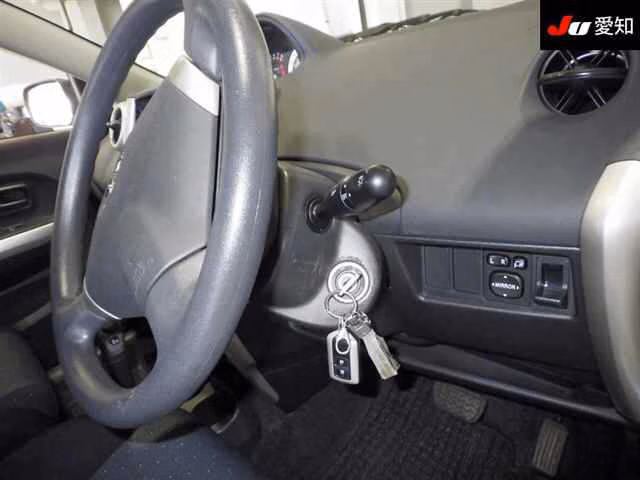 TOYOTA IST