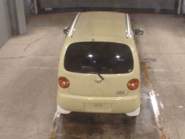 DAIHATSU MOVE LATTE
