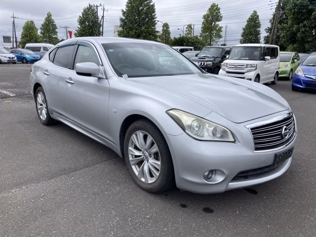 NISSAN FUGA