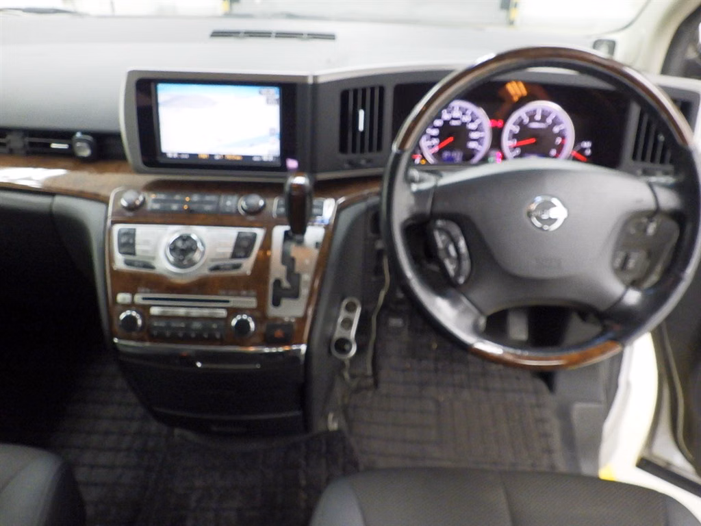 NISSAN ELGRAND