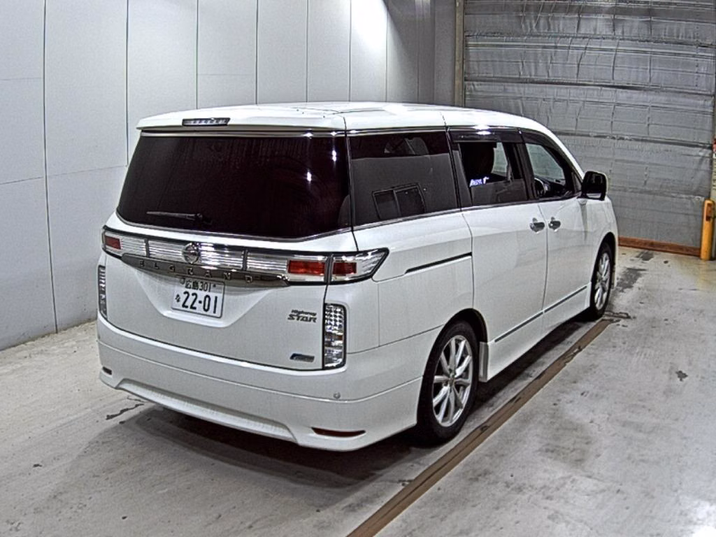 NISSAN ELGRAND