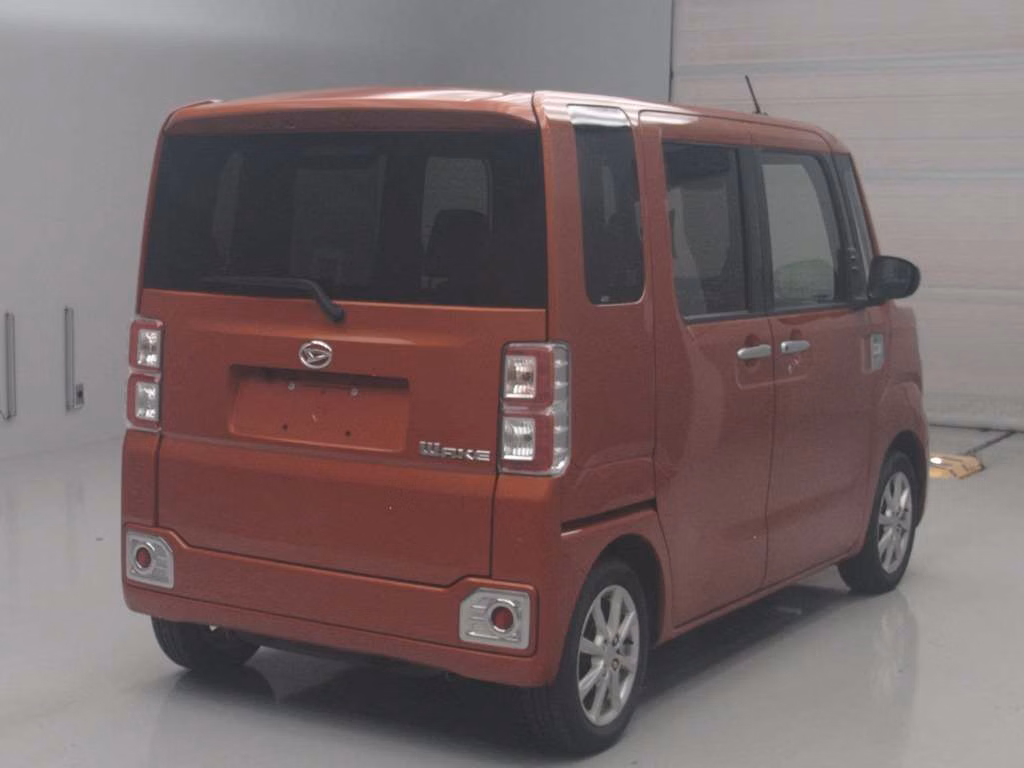 DAIHATSU WAKE
