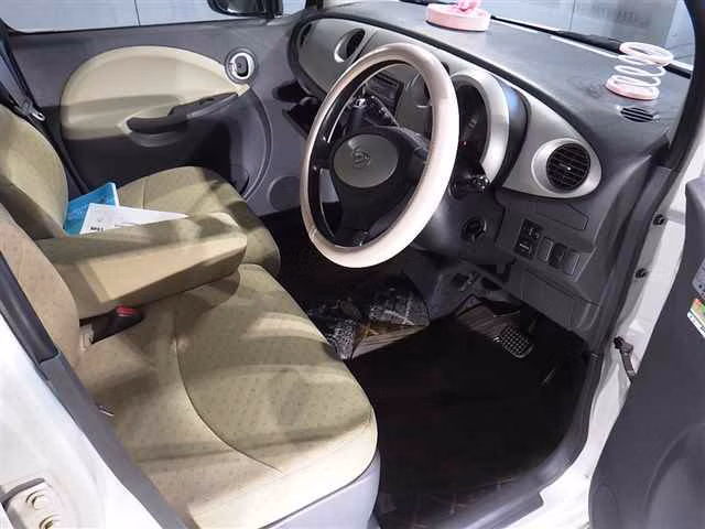 DAIHATSU MOVE LATTE