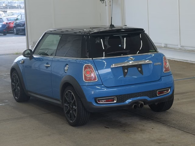 MINI HATCH