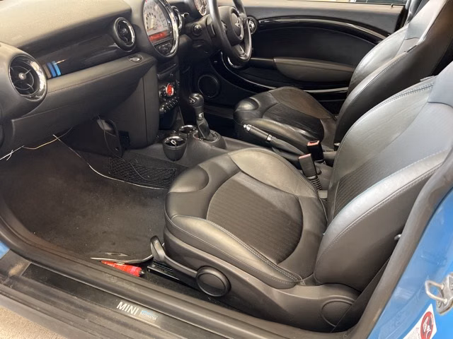 MINI HATCH